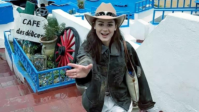 بسنت أبو باشا تتألق بإطلالة كاجوال ساحرة من تونس