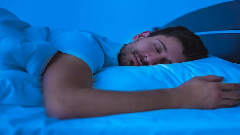 هل يؤدي الانترنت إلى النوم المتقطع ؟.. إليك التفاصيل