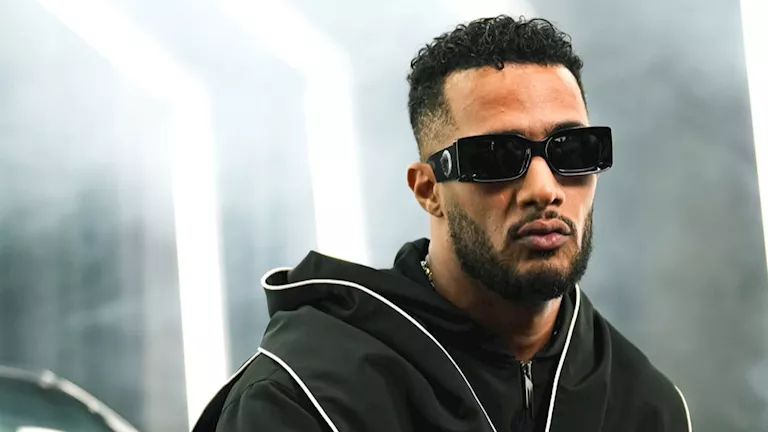 محمد رمضان ينشر صورًا من كواليس حفله الغنائي في فيينا