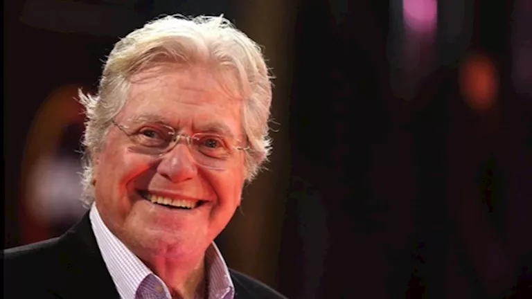 حسين فهمي يشارك في كرنفال الثقافة السينمائية بالصين