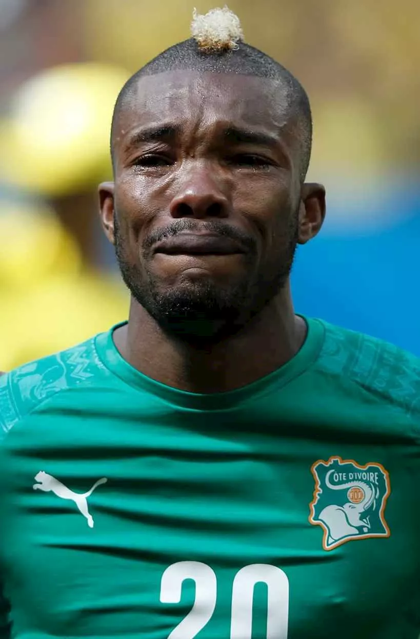 سيري لاعب كوت ديفوار يبكي قبل مواجهة كولومبيا لسماعه النشيد الوطني_4_4