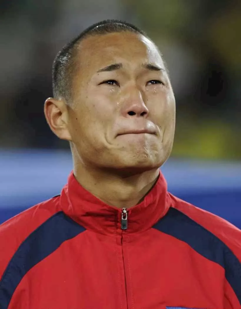 جونغ تاي سي لاعب كوريا يبكي في أول مباراة لمنتخب بلاده في كأس العالم منذ بلوغهم ربع نهائي في إنجلترا 1966_3_3