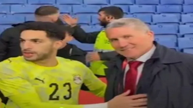 جاريدو يهنئ مصطفى شوبير عقب مواجهة إسبانيا