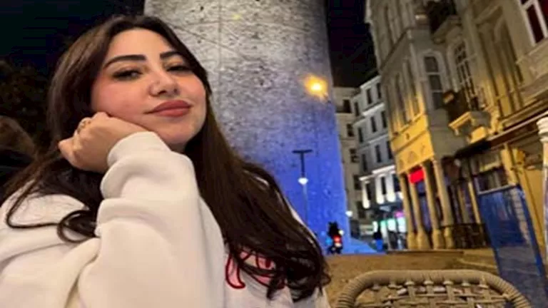 بوسي تنشر صورا لها خلال رحلتها لاسطنبول وتظهر بشوارع تركيا