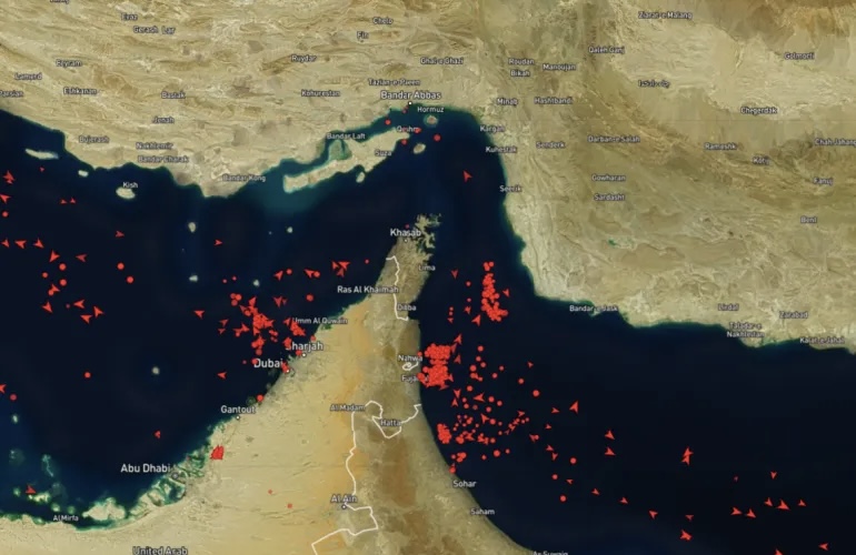 صحيفة أمريكية : مضيق هرمز هو “القنبلة النووية” الإيرانية الجديدة