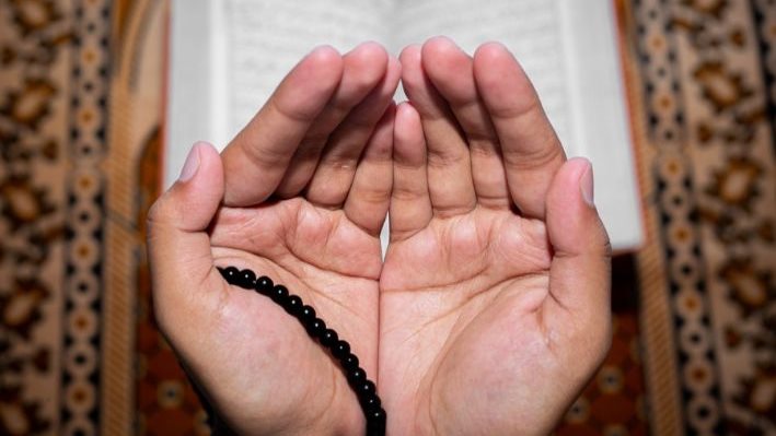 دعاء بعد صلاة الفجر لقضاء الحوائج.. 7 أدعية تبدل أحزانك لأفراح