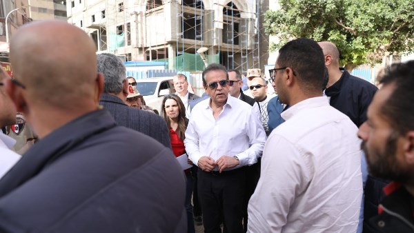 وزير الصحة يتفقد مشروع تطوير مستشفى أم المصريين ويوجه بدراسة زيادة أدوار مبنى العيادات