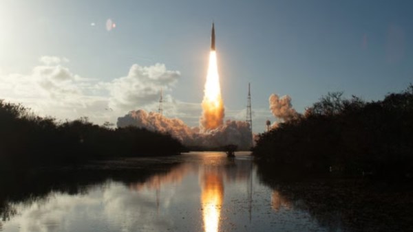 السعودية تعلن نجاح إطلاق القمر الصناعي شمس ضمن مهمة آرتميس 2