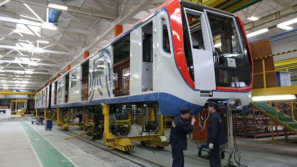 مصر تدخل عصر صناعة القطارات.. مصنع بورسعيد يطلق أول قطار محلي خلال أشهر.. والمحافظ يؤكد: ندعم الصناعة الوطنية لتحقيق التنمية