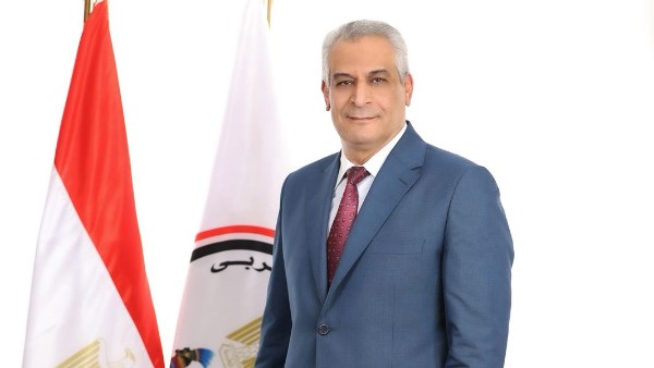 وزير الدولة للإنتاج الحربي يهنئ البابا تواضروس الثاني بعيد القيامة