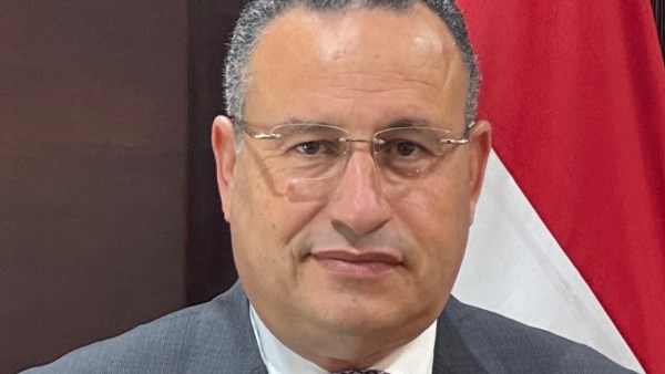 وزير التعليم العالي يهنئ البابا تواضروس بعيد القيامة