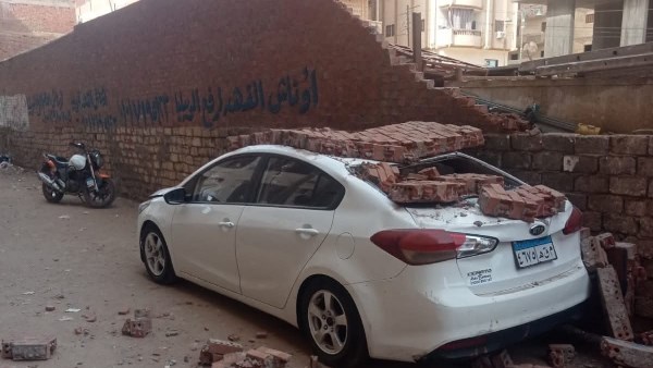 استجابة فورية.. تفاصيل سقوط سور على سيارة دون إصابات بالمنوفية