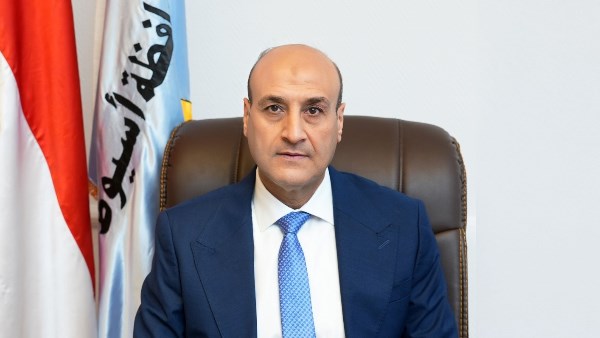 محافظ أسيوط يعلن إطلاق حزمة مشروعات تنموية بـ2.7 مليار جنيه تزامنًا مع العيد القومي محافظ أسيوط يعلن إطلاق حزمة مشروعات تنموية بـ2.7 مليار جنيه تزامنًا مع العيد القومي