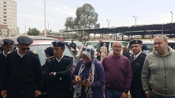 «شارع منظم رصيف آمن».. محافظ الإسماعيلية يوجّه بحملات مكثفة لرفع الإشغالات واستعادة الانضباط بالشارع|صور