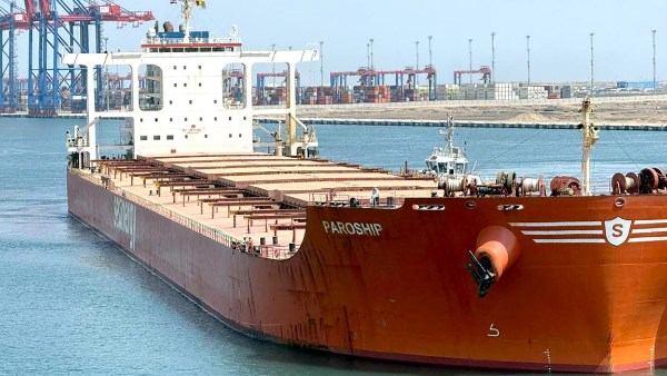 ميناء شرق بورسعيد يستقبل أكبر سفينة صب جاف ترسو في مصر