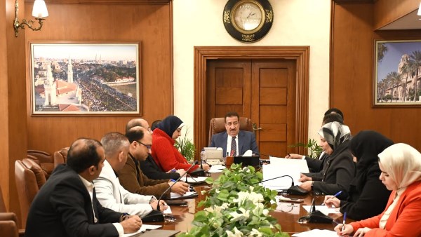 توجيهات حاسمة من محافظ بورسعيد لحل شكاوى التعليم والاستثمار | صور