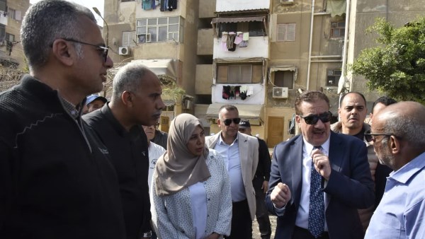 قطار التطوير يصل منطقة التصنيع فى بورسعيد .. بدء أعمال رصف ورفع كفاءة الطرق | شاهد