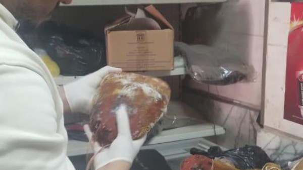 حملات تفتيشية على 21 منشأة غذائية بأحياء بورسعيد وإعدام 8 كيلو مواد غذائية غير صالحة