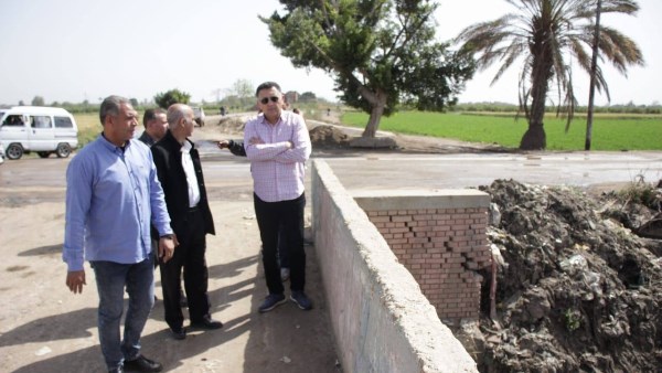 محافظ القليوبية يوجه بتطهير مصرف “مرصفا