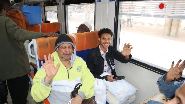 سكك حديد مصر تُسيّر قطارًا جديدًا لنقل السودانيين ضمن مشروع “العودة الطوعية”