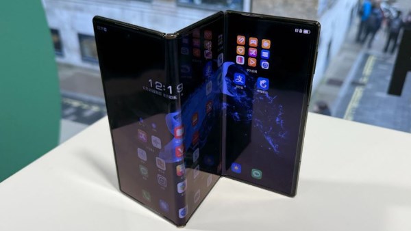 ليس هاتفا عاديا.. تسريب يكشف عن تصميم غامض من سامسونج