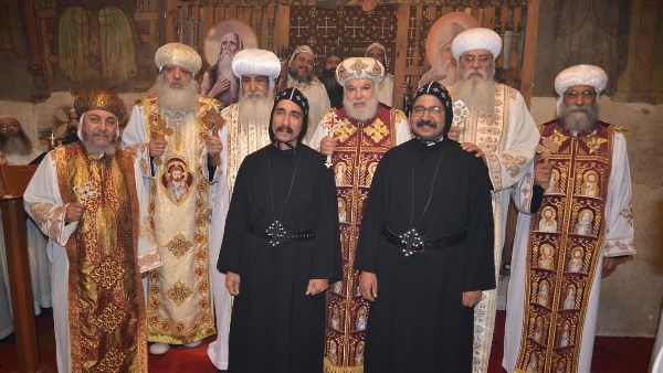 رسامة راهبان جديدان بدير الأنبا أنطونيوس بالبحر الأحمر