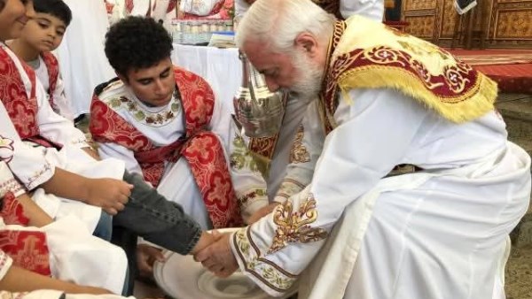 الأنبا باسيليوس يترأس صلوات خميس العهد بكاتدرائية القيامة في المنيا الجديدة