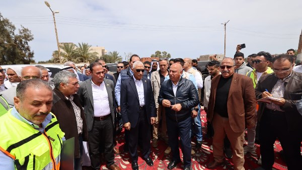 وزير النقل يتفقد مواقع العمل بالطريق الساحلى القنطرة شرق / العريش / رفح