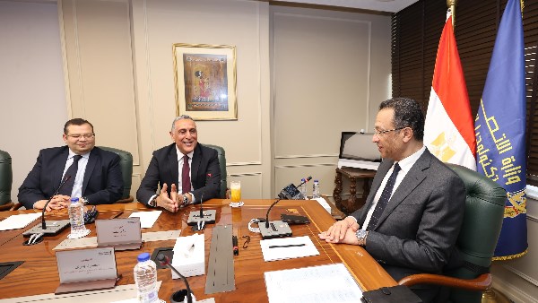 وزير الاتصالات يبحث مشروعات ومستقبل التحول الرقمي في مصر.. تفاصيل