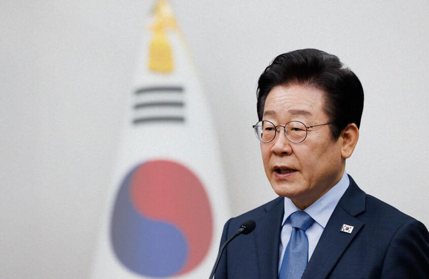 رئيس كوريا الجنوبية ينشر فيديو صادما لجنود إسرائيليين يلقون جثة من سطح مبنى بالضفة الغربية