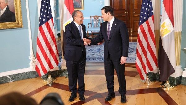 وزير الخارجية يلتقي نظيره الأمريكي بواشنطن لبحث تعزيز الشراكة الاستراتيجية