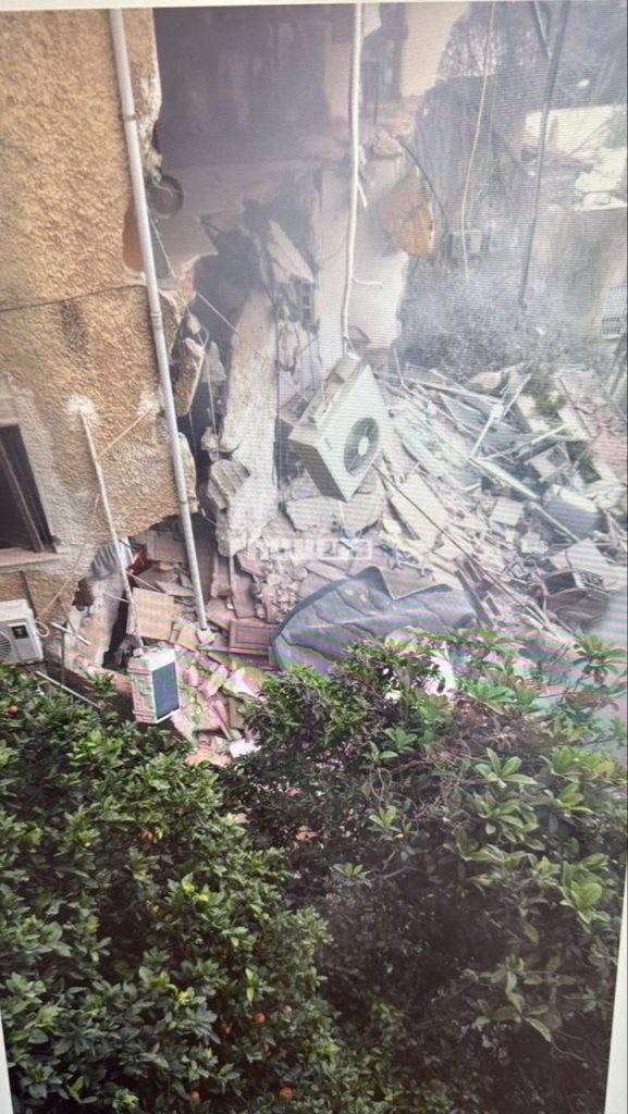 مفقودون وجرحى ..صواريخ إيرانية تستهدف بئر السبع وديمونة وإصابة مبنى في حيفا