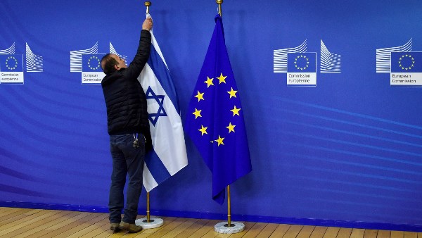 ضغط أوروبي غير مسبوق.. مئات المسؤولين السابقين يطالبون بتجميد شراكة الاتحاد مع إسرائيل