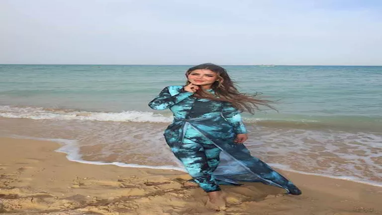 13 صورة لزوجة إمام عاشور بالمايوه البوركيني على شاطيء البحر في المصيف