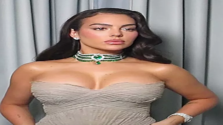 جورجينا تتألق بالشعر الأشقر في كان.. أجرأ إطلالاتها