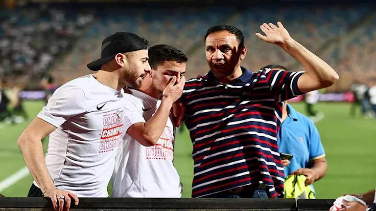 10 صور من بكاء محمد شحاتة بعد التتويج بالدوري