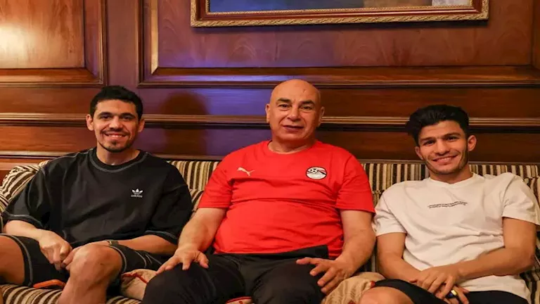 حسام حسن يستقبل الثنائي إسلام عيسى ومحمد حمدي بمعسكر المنتخب | مصراوي