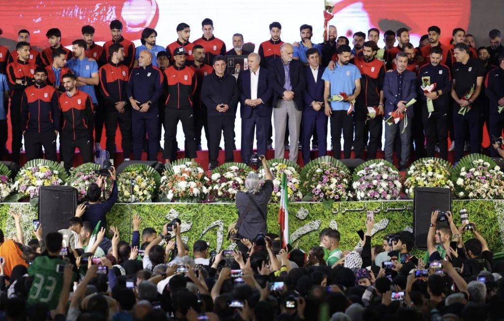 إيران تودع منتخبها المتجه لأميركا وتصفه بـ«ممثل المقاتلين والمرشد» في المونديال