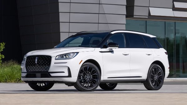 المواصفات الكاملة لسيارة لينكولن كورسير.. بتصميم الـ SUV