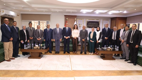 محافظ الجيزة يلتقى قيادات الأجهزة التنفيذية للتهنئة بعيد الأضحى المبارك