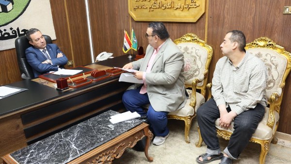 لقاء المواطنين.. محافظ المنوفية يصرف مساعدة مالية عاجلة لشاب من ذوي الهمم| صور لقاء المواطنين.. محافظ المنوفية يصرف مساعدة مالية عاجلة لشاب من ذوي الهمم| صور