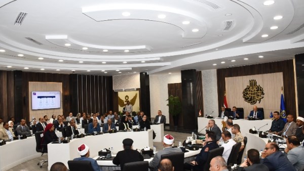 محافظ أسوان يشيد بجهود المؤسسات الخيرية فى دعم الأسر الأكثر إحتياجاً