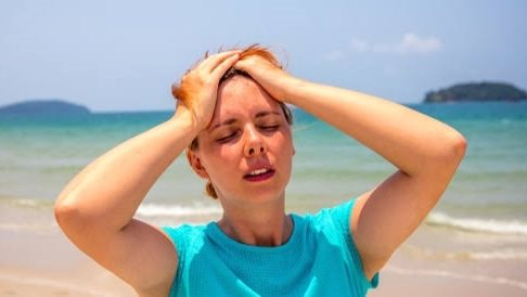 تجاهلها يهدد الحياة.. علامات خطيرة لضربة الشمس تستدعي التدخل السريع