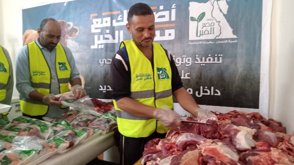توزيع لحوم 54 أضحية للأسر المُستحقة بالمراكز.. ووكيل الصحة يتفقد مستشفى الداخلة ووحدتي أسمنت والمعصرة