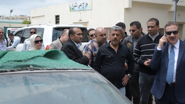 خلال جولة مفاجئة.. محافظ بورسعيد يوجه إدارة الحوكمة بحصر معدات جراج الشرق