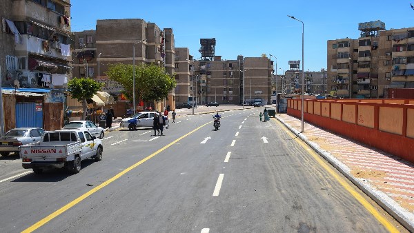 الانتهاء من أعمال الرصف وتخطيط الشوارع وتركيب أعمدة الإنارة بتصنيع بورسعيد