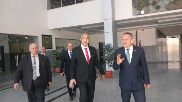 جامعة دمياط تستعرض مشروعات طلابية في الطاقة والزراعة الذكية.. و«التعليم العالي» تثني على الأنشطة التعليمية