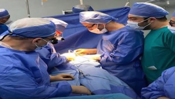 فريق طبي بأورام طنطا ينجح في استئصال ورم ضخم ومعقد بالوجه والرقبة.. صور