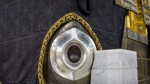رحلة الحجر الأسود.. كيف هبط من الجنة وصار رمزًا للتوحيد؟
