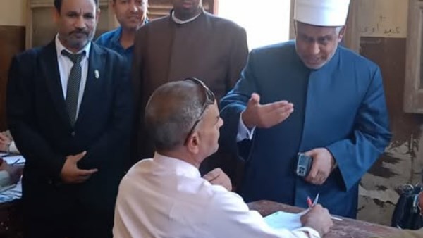 رئيس المعاهد الأزهرية يتابع أعمال تصحيح الشهادتين الابتدائية والإعدادية بأسيوط